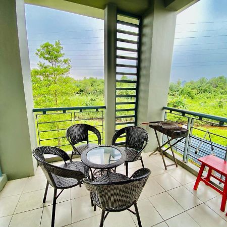 Faizal Madhi Homestay Kuching Ngoại thất bức ảnh