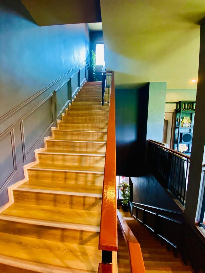 Faizal Madhi Homestay Kuching Ngoại thất bức ảnh