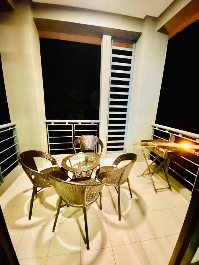 Faizal Madhi Homestay Kuching Ngoại thất bức ảnh
