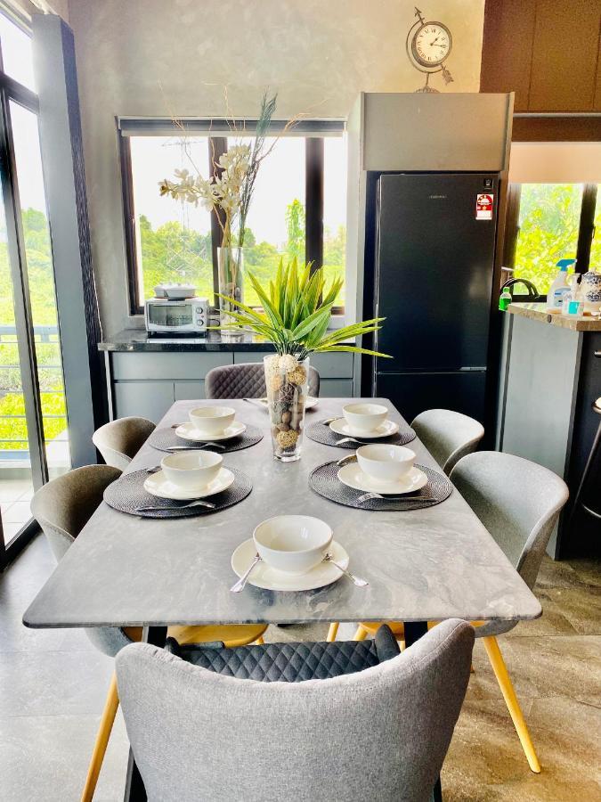 Faizal Madhi Homestay Kuching Ngoại thất bức ảnh