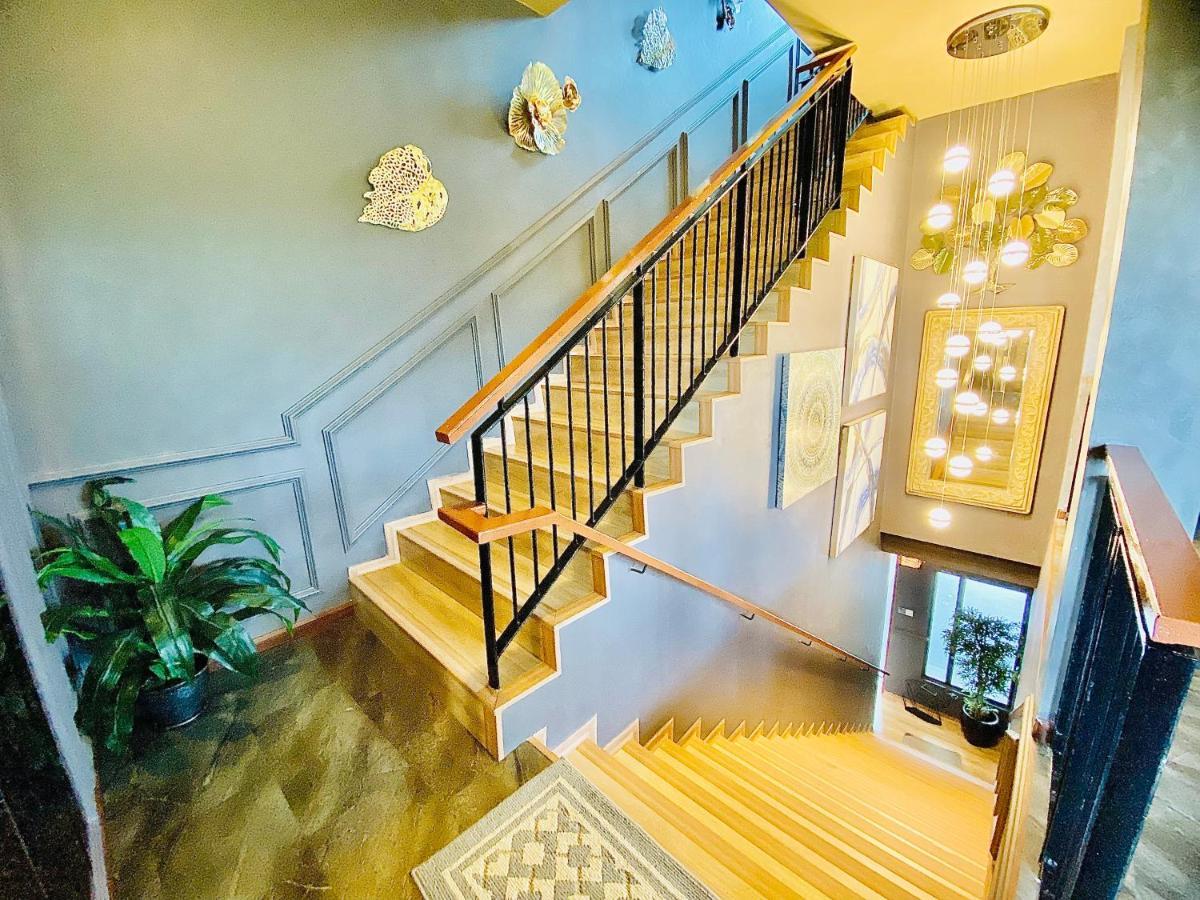 Faizal Madhi Homestay Kuching Ngoại thất bức ảnh