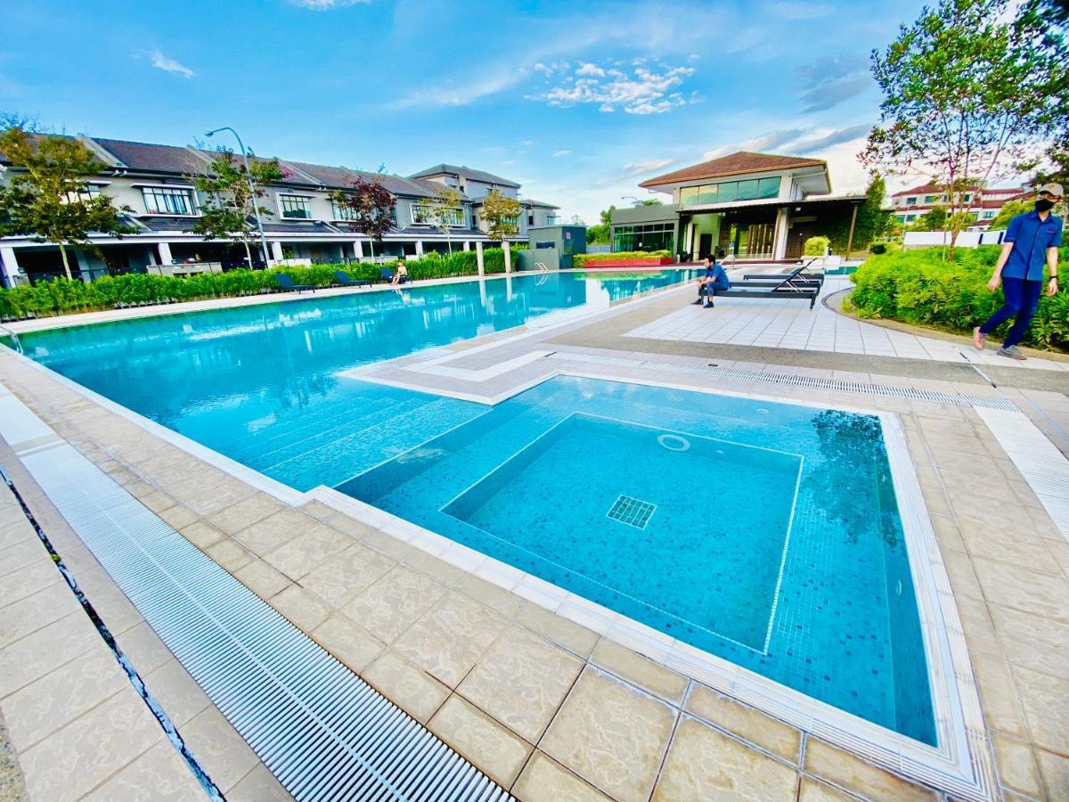 Faizal Madhi Homestay Kuching Ngoại thất bức ảnh